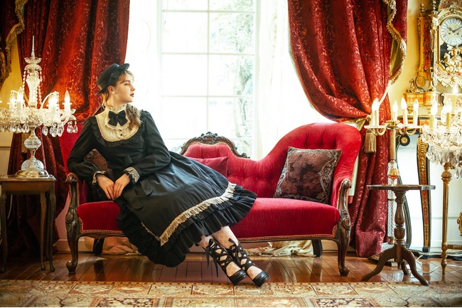 ロリィタファッションブランド『Victorian maiden（ヴィクトリアン メイデン）』代表的なワンピース「クラシカルドールロングドレス 」予約販売開始！数量限定カラーも登場！｜株式会社インディヴィジュアルのプレスリリース