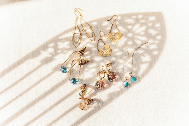 [from left] pierced earrings 10,000yen, 10,000yen, 13,000yen earrings 12,000yen, 9,000yen, 10,000yen 全て5月11日(土)発売予定