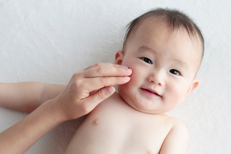 スキンケアで健やかなお肌をそだて スキンシップで親子の信頼関係をはぐくむ 助産師さんに学ぶ 赤ちゃんの時から大事にしてほしい お肌の習慣 スキンケアブランド アトピタ が親子イベントを実施 丹平製薬株式会社のプレスリリース