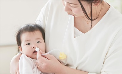 子育てママが選ぶ 本当に使ってよかった 赤ちゃんのお鼻ケアアイテム 耳鼻科の先生が考案した ママ鼻水トッテ が ママリ口コミ大賞 春 鼻吸い 器部門を受賞 丹平製薬株式会社のプレスリリース