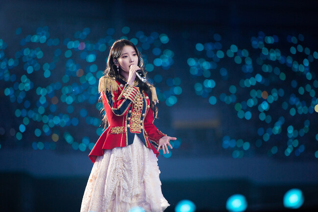 映画『IU Concert The Golden Hour』より 映画『IU Concert The Golden Hour』より