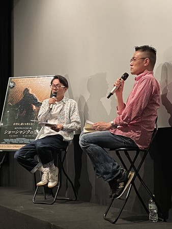 トークの様子(奥:稲田豊史氏、手前:よしひろまさみち氏) トークの様子(奥:稲田豊史氏、手前:よしひろまさみち氏)