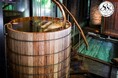 新しく生まれ変わった「樽水風呂」～100年以上の歴史を持つ木槽の専門会社と新たに製作深度150cm！