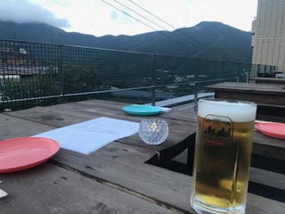 大文字山を見ながらビール