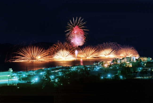 4月下旬〜10月までのロングラン花火大会