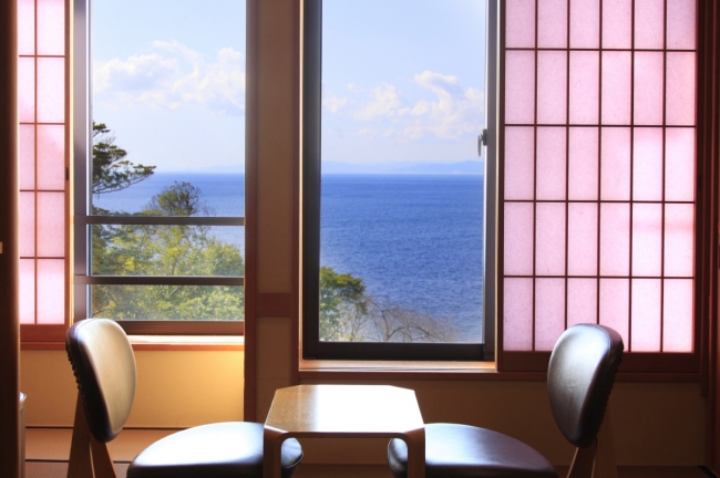 日本の夏を感じる窓際