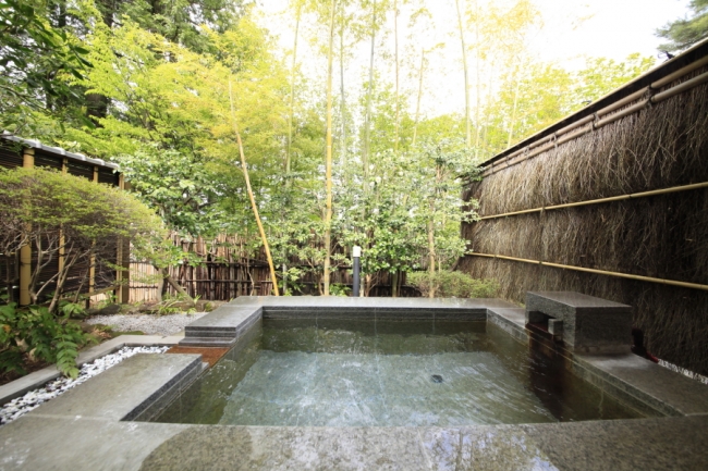 箱根の自然を感じる貸切露天