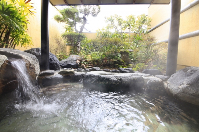 ゆとりろ西伊豆本館の開放的な露天風呂