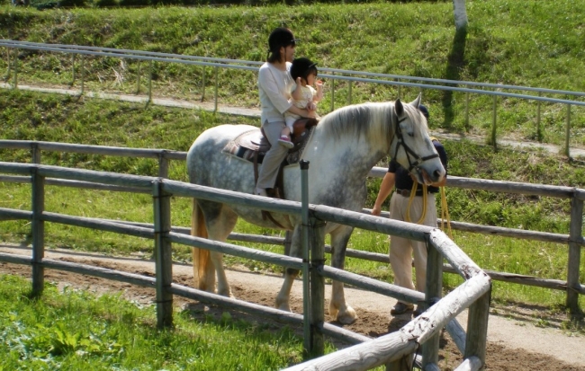 車で20分の郡山石筵ふれあい牧場