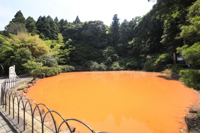 血の池地獄までは徒歩約10分