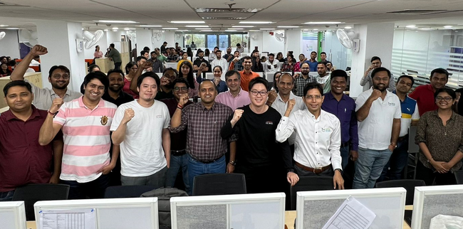 ICMG Partners Founder 舩橋元（前列左から5番目）、NirogStreet CEO Ram N Kumar（前列左から6番目）及びNirogStreetメンバー （NirogStreet ニューデリーオフィスにて）