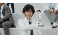 俳優・滝藤賢一さんがAIに!? パーソナルAI社会を支えるレゾナックが企業CMを公開