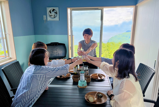 食事は専用BBQハウスで