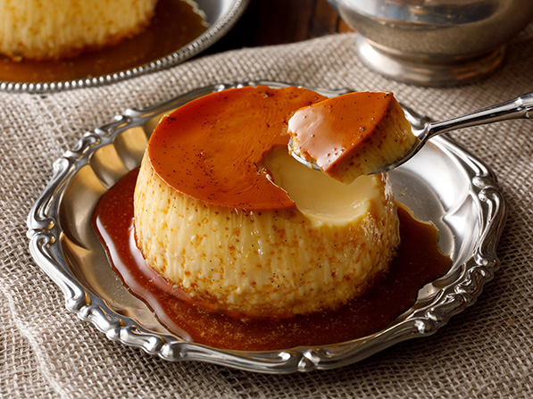 なめらかな食感で人気の高い「FLOのこだわり焼きプリン」 なめらかな食感で人気の高い「FLOのこだわり焼きプリン」