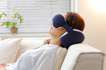 睡眠の理想論vs現実論に"間眠"で終止符を！夜の主睡眠だけでは限界がある忙しい日本を"間眠"で睡眠先進国へ。アイマスクとネックピローが一体化した間眠用枕「nemuli NAP」7月31日新発売。
