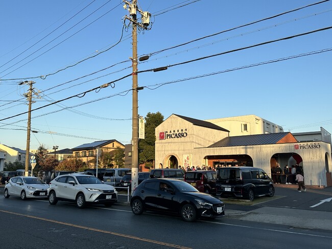 早朝から並んでいただいている様子_3 早朝から並んでいただいている様子_3