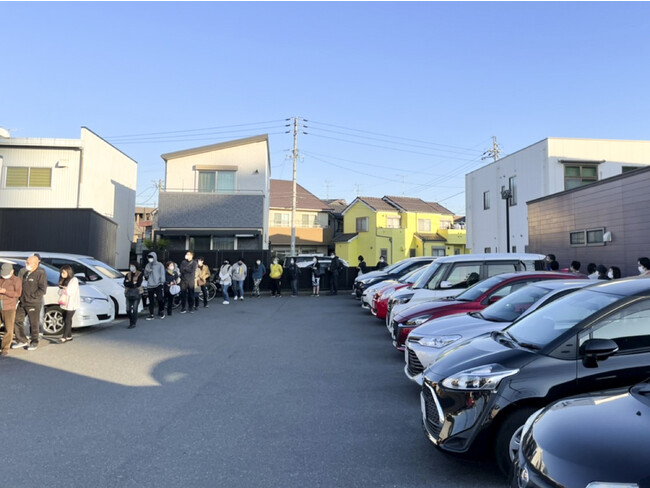 昨年の様子2._行列は駐車場にも 昨年の様子2._行列は駐車場にも