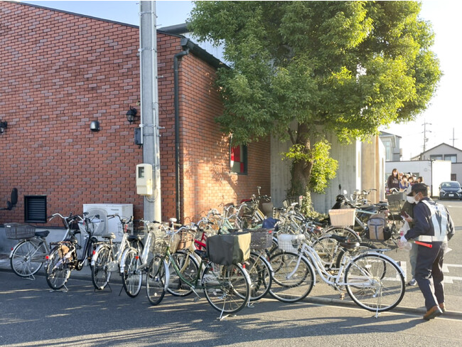昨年の様子4._自転車でご来店される地域の方も多数 昨年の様子4._自転車でご来店される地域の方も多数