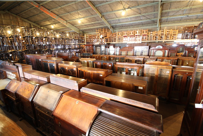 日本一の在庫量を誇る静岡本店のアンティーク家具 日本一の在庫量を誇る静岡本店のアンティーク家具