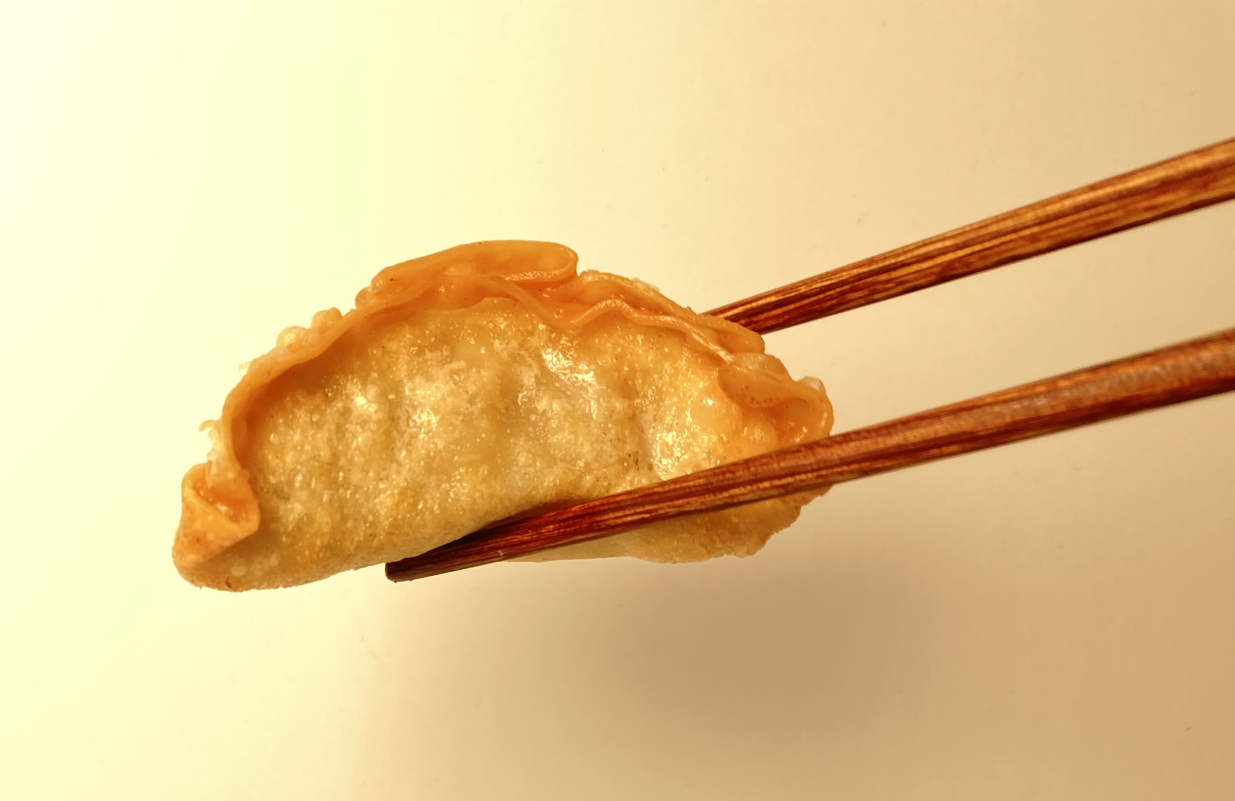 サクサク ジューシーな 大阪王将監修 揚げ餃子 全国のファミリーマートで4月12日 火 より販売 イートアンドhdのプレスリリース