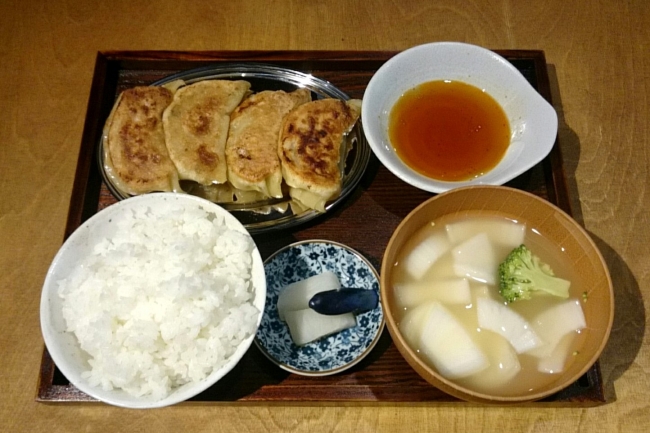 大粒餃子定食　990円