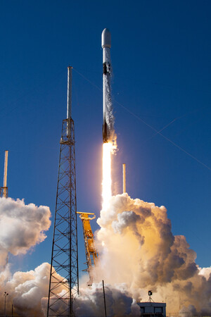 1月3日に打ち上がったSpace X社のFalcon 9打ち上げの様子 (C)SpaceX