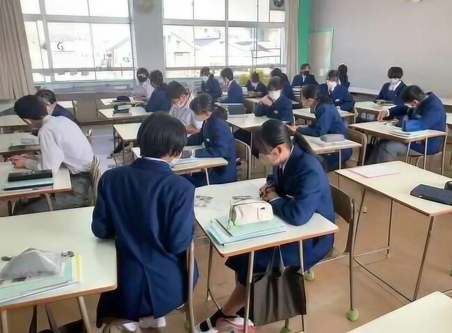 楠那中学校の生徒たち