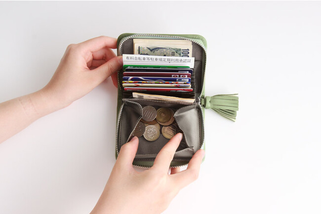 小銭を探しやすく、散らばりにくいボックス型のコインケース 小銭を探しやすく、散らばりにくいボックス型のコインケース