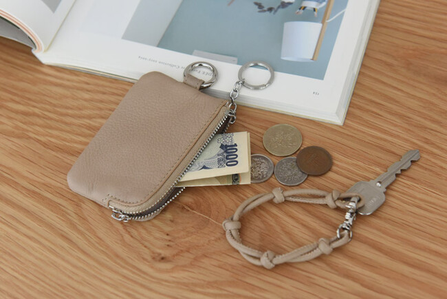 ストラップに鍵をつけることも。使い方は自由自在