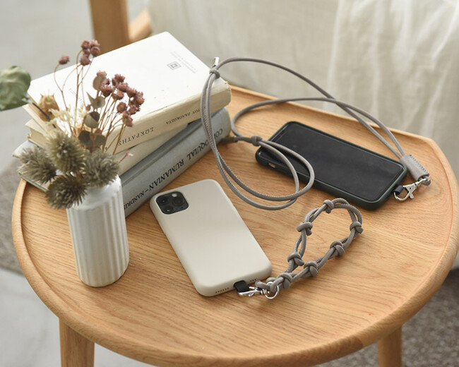 スルっと落下を防止 シーンで選べるストラップ