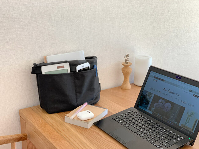 オープンポケットはマチなし仕様にして、かさ張りを防止