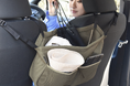 車の収納スペースがらくらく誕生!運転席から手が届く「吊るせるバッグ置き場」がボンモマンから新発売