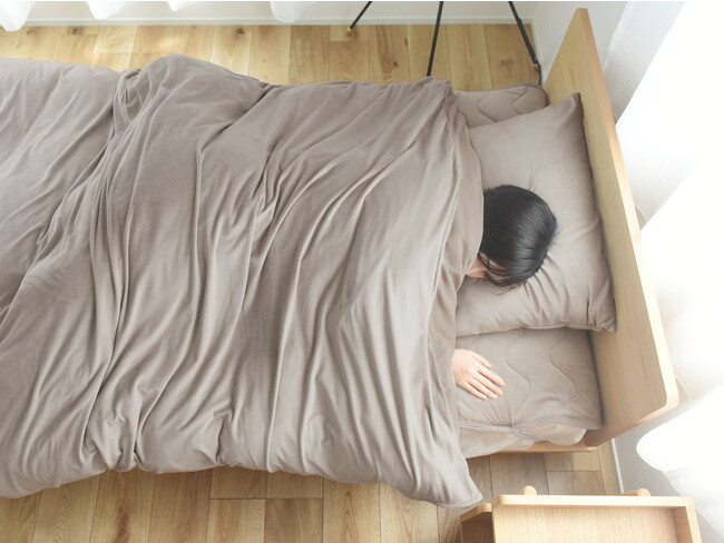 朝の毛布ズレ落ち問題に。毛布と羽毛布団が一体化すれば解決