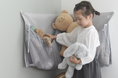 ぬいぐるみを“壁に収納”!?スペースを有効活用できる、ぬいぐるみ用ウォールポケットがkukka ja puuから新発売