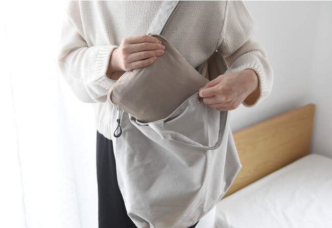 旅行バッグからチラッと覗いてても、衣類が丸見えにならない