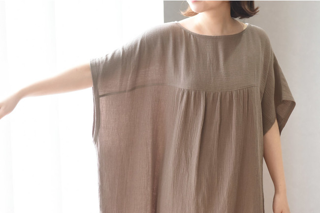 身体を動かしやすいゆったりワイドなシルエット 身体を動かしやすいゆったりワイドなシルエット