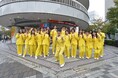 ダンディ坂野さんが有楽町駅に大量出現!?サラリーマンに愛される「ダンディー チョコレート」が20周年を記念し、限定グッズ配布イベントを実施
