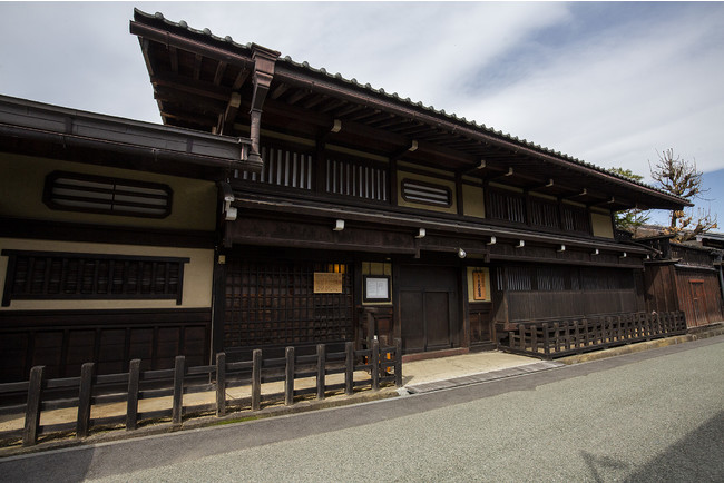 重要文化財日下部民藝館の敷地内にある谷屋