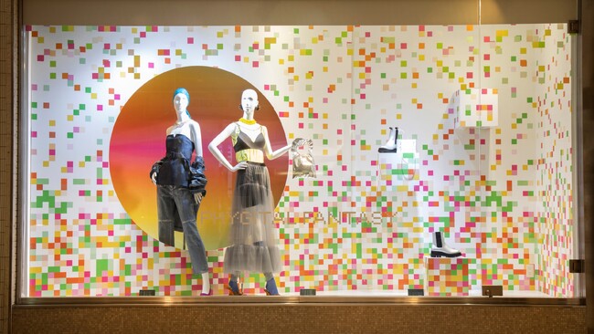 ルミネ新宿店のショーウィンドウ