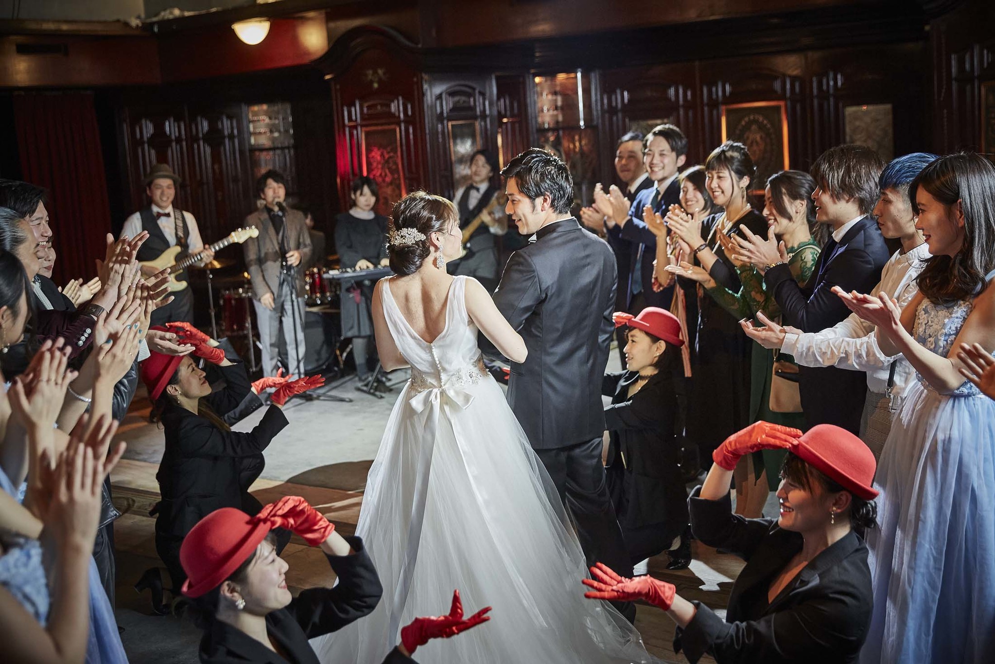オーダーメイドの生演奏やダンスパフォーマンスで結婚式1.5次会をスタンダードに。「LIVE WEDDING」を提供開始！｜アカツキライブ