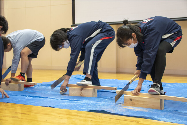 1部「ノコギリの使い方体験」の様子