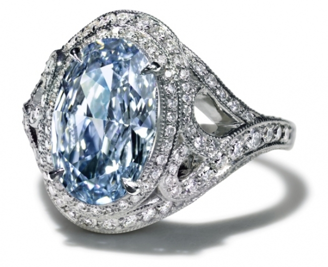 3.03ctの稀少なブルー　ダイヤモンドをセットしたリング