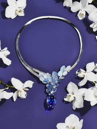 ネックレス(タンザナイト、カーブド カルセドニー、サファイヤ、ダイヤモンド、プラチナ) ネックレス(タンザナイト、カーブド カルセドニー、サファイヤ、ダイヤモンド、プラチナ)