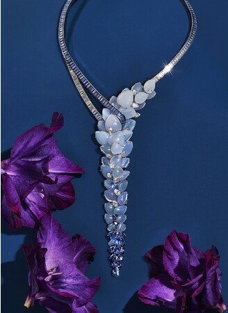 ネックレス(カーブド カルセドニー、サファイヤ、ダイヤモンド、プラチナ) ネックレス(カーブド カルセドニー、サファイヤ、ダイヤモンド、プラチナ)