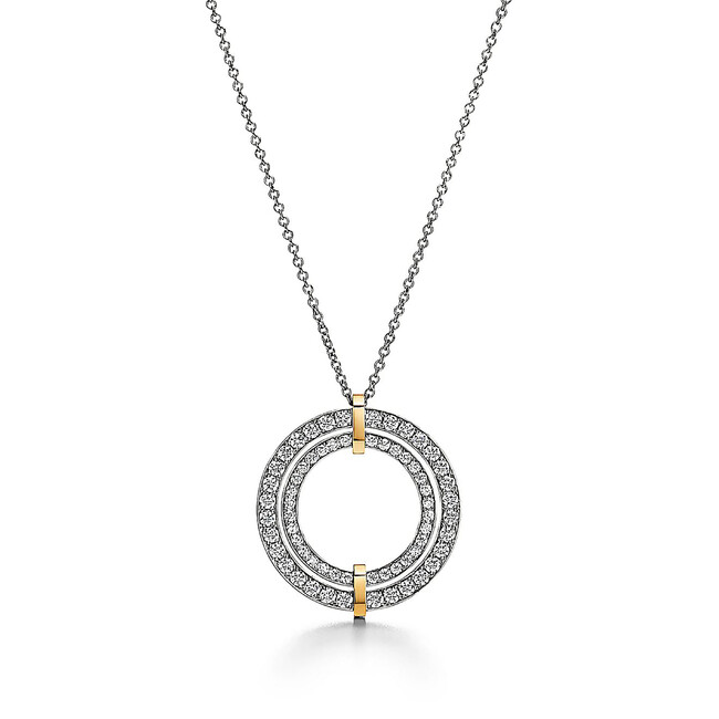 「ティファニー エッジ」ラージ サークル ペンダント (プラチナ、18Kイエローゴールド、ダイヤモンド) 税込2,750,000円 「ティファニー エッジ」ラージ サークル ペンダント (プラチナ、18Kイエローゴールド、ダイヤモンド) 税込2,750,000円