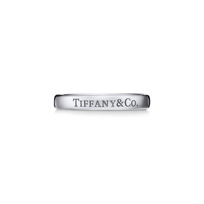 Tiffany & Co.(R) バンドリング 3mm プラチナ ￥247,500(税込)