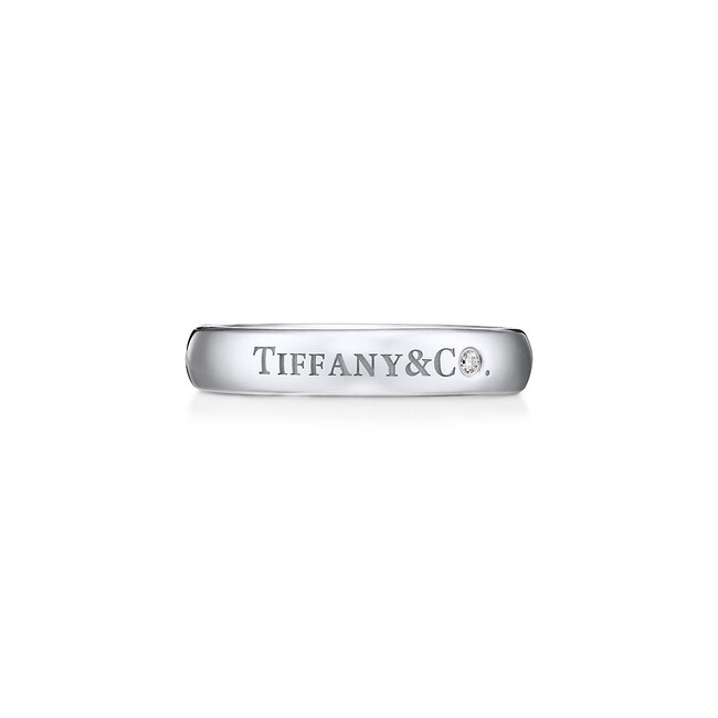 Tiffany & Co.(R) バンドリング 4mm プラチナ、ダイヤモンド(1石0.01ct) ￥368,500(税込)