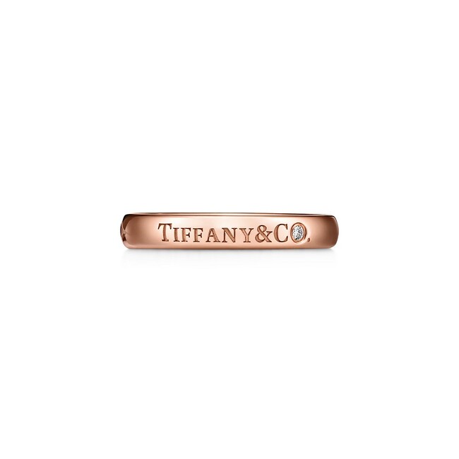 Tiffany & Co.(R) バンドリング 3mm 18Kローズゴールド、ダイヤモンド(1石0.01ct) ￥190,300(税込)