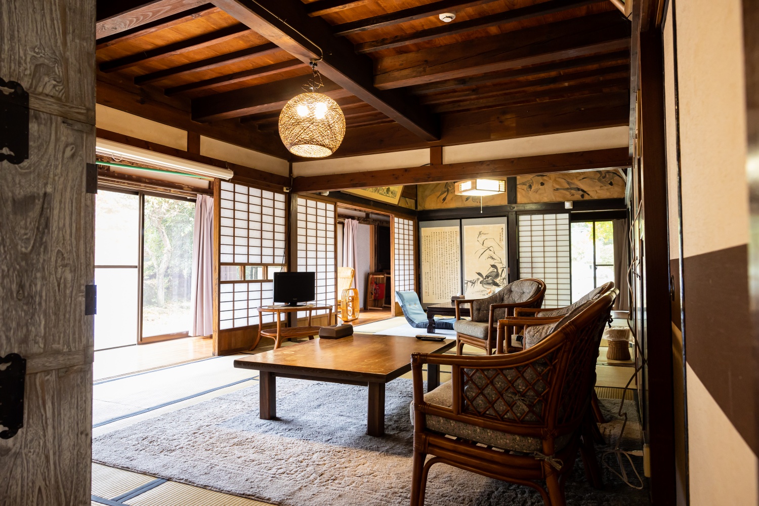 築150年の古民家を再生し民泊として活用！明治維新の時代に活躍した山梨の名主“天野開三“本家徳川方に襲われた鉄砲の跡も箪笥に残る歴史的建物に ...