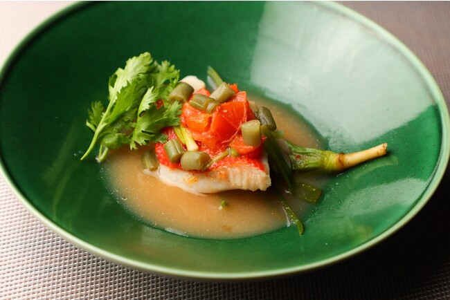 金目鯛 スチーム 醗酵トマトと醗酵いんげんのライムソース (「石」コースより) 金目鯛 スチーム 醗酵トマトと醗酵いんげんのライムソース (「石」コースより)